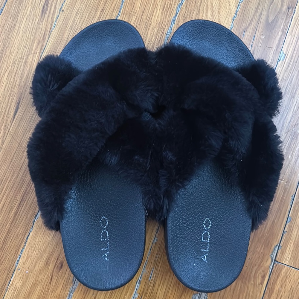 ALDO Black Criss Cross Faux Fur Slippers Slides Size 8